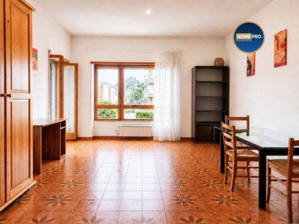 Trilocale con terrazzino, posto auto e cantina, Cinecittà Est